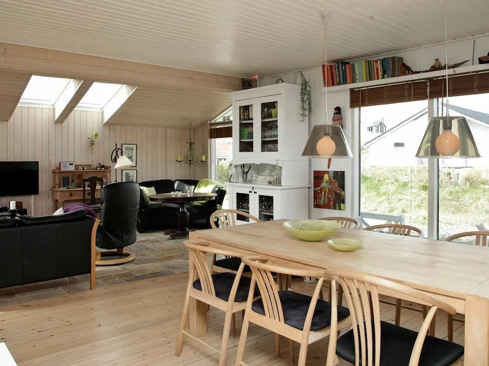 Quaint Holiday Home in Henne near Beach