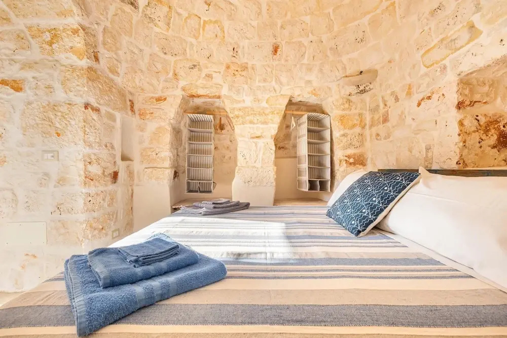 2526 Trullo Limone by Perle di Puglia