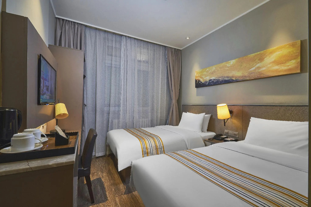 Home Inn Plus (Beijing Agriculture Exhibition Center Changhong Bridge)