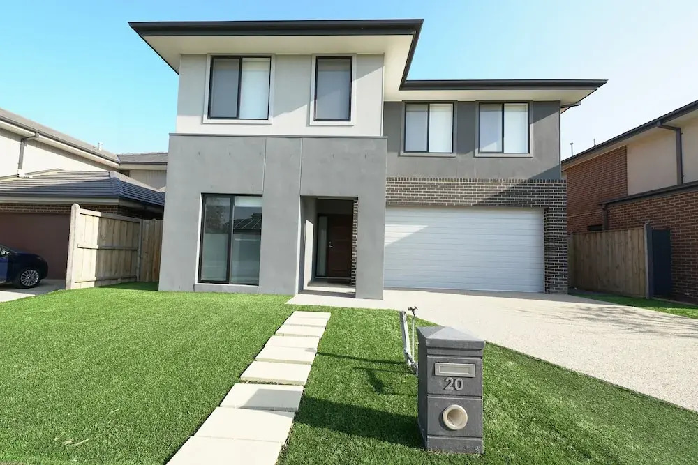 Luxury 9 BRM house in Melbourne