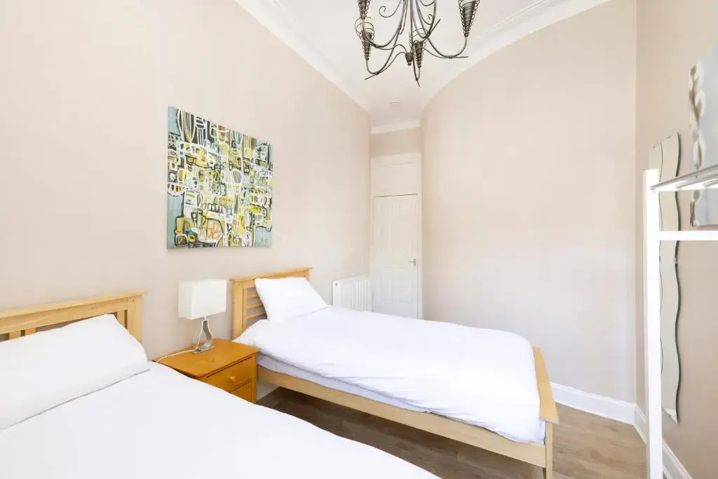JOIVY Cosy 3bed Family Flat near Leith