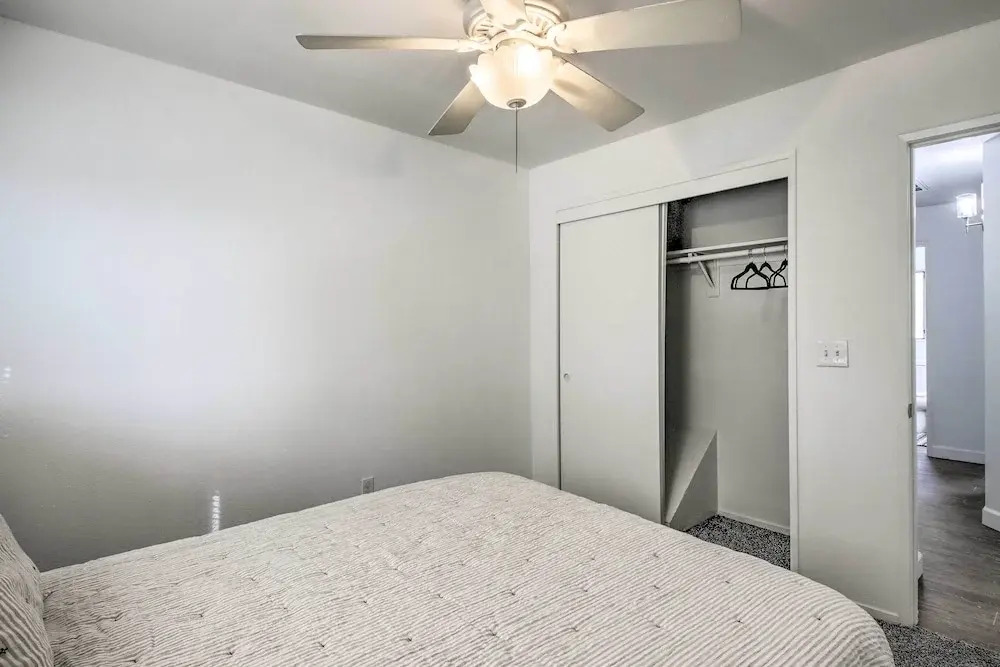 Central Bakersfield Townhome w/ Private Patio