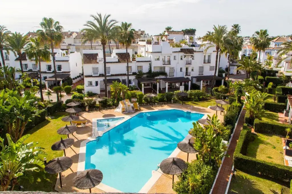 Stylish Penthouse 2 pools & next to beach - RDR204