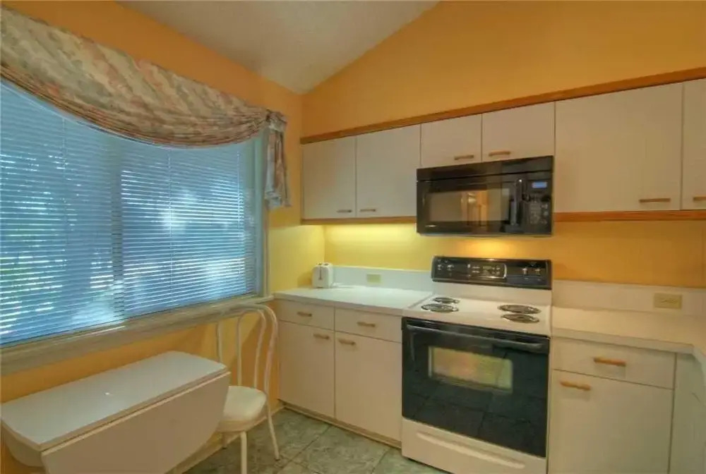 Richmond Park Three-bedroom Apartment 11-D