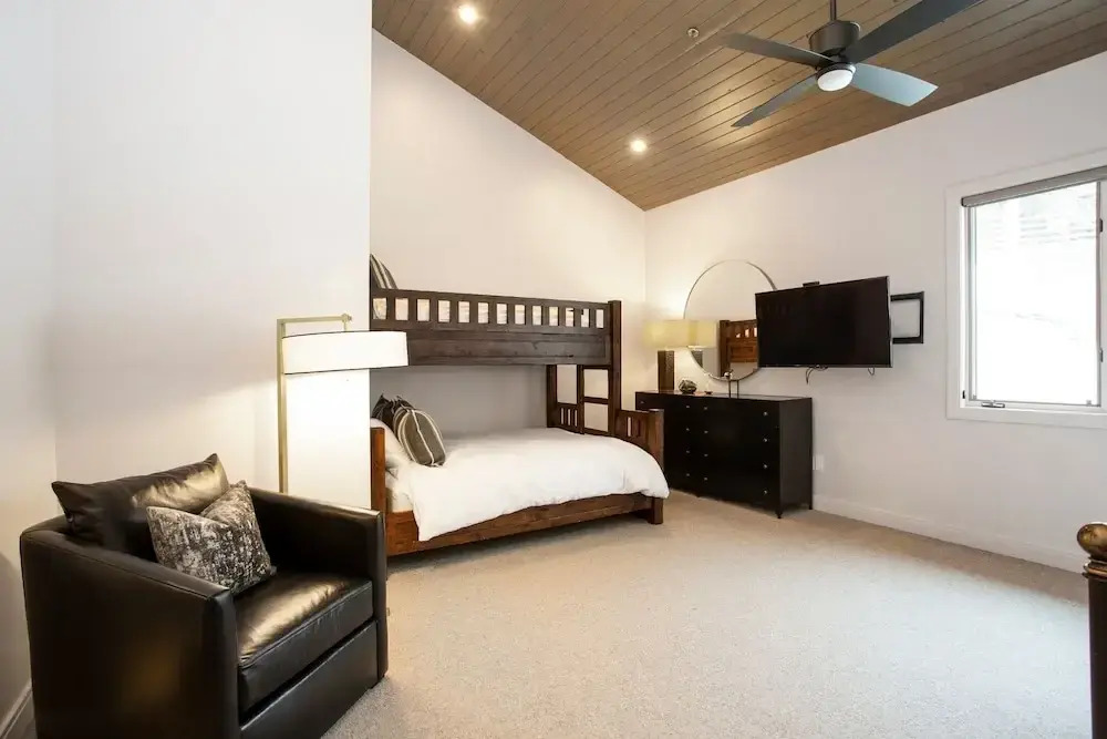 Trail's End Lodge at Deer Valley Resort - Three Bedroom Residence with Den and Spa #302 3 Condo