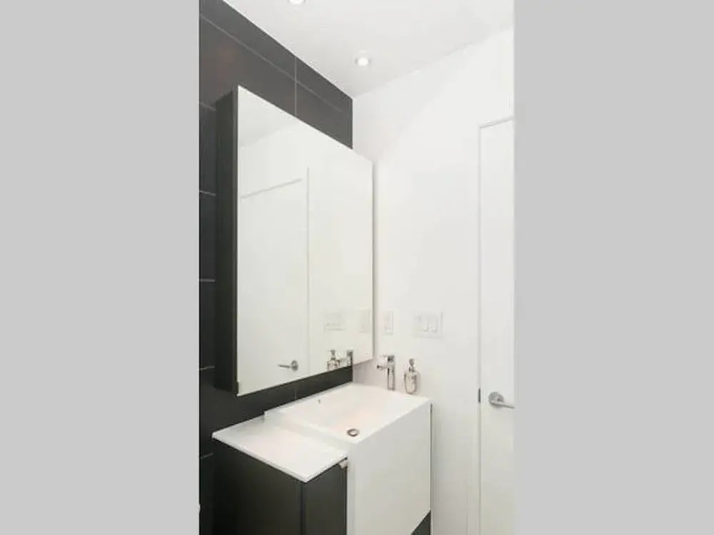 N2N Suites - Downtown Lake & City View offered by Short Term Stays
