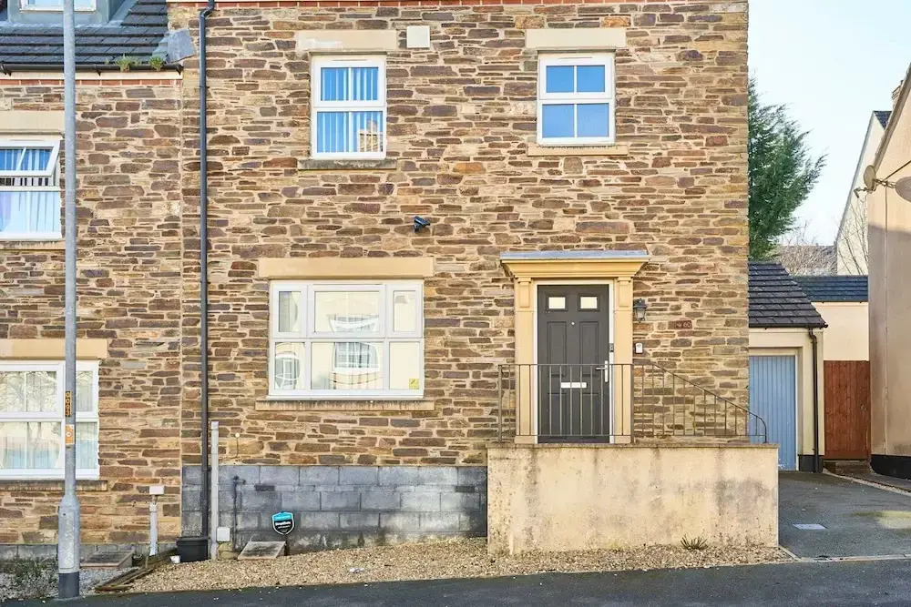 Host Stay Snowdrop Crescent II