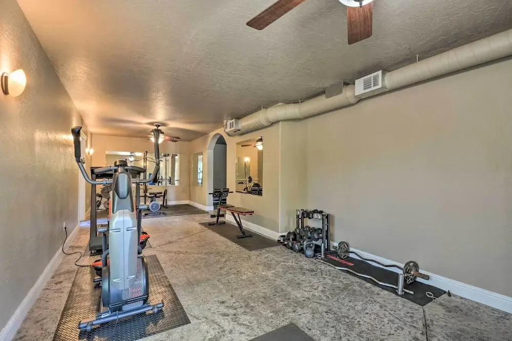Luxe Getaway w/ Riverfront Views in Grants Pass!