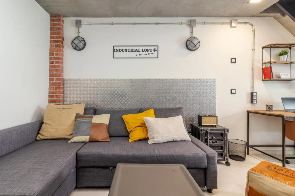 Flatguest Industrial Loft by Marina Suites - SCOOTERS - WIFI