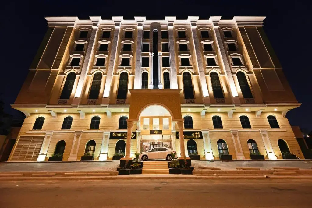 Отель Emerald