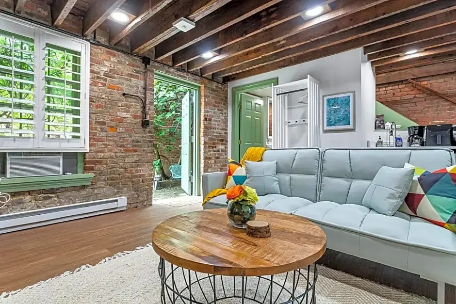 Private Loft Carriage House Walk Score 95