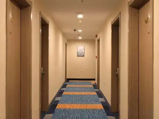 Yijia 365 Chain Hotel (Shijiazhuang Canal Bridge Railway University Yitang Metro Station Branch)