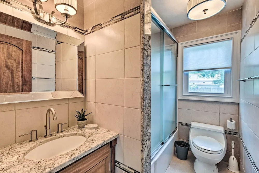 Hamptons Bay Home on Shinnecock Bay w/ Yard!