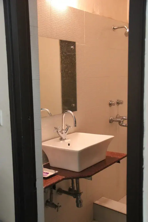 Hotel Doves Inn