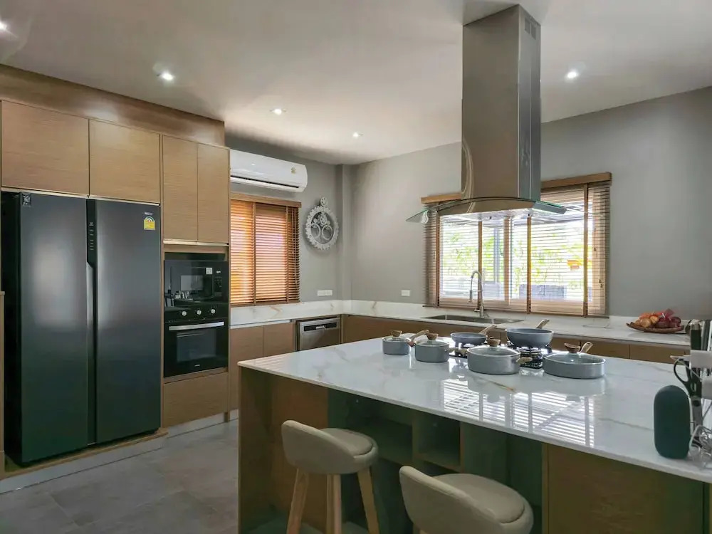 4BR Villa Ideal for Groups Families V262