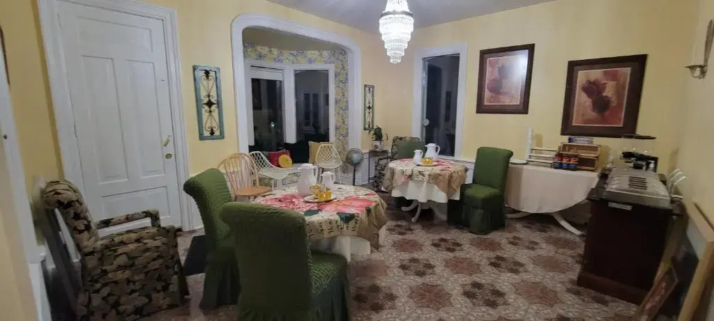 Holland Farmhouse Inn B&B