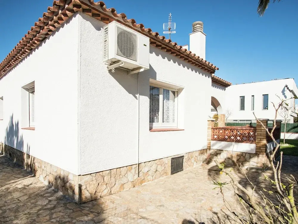 Beautiful Holiday Home Near Beach in Catalonia
