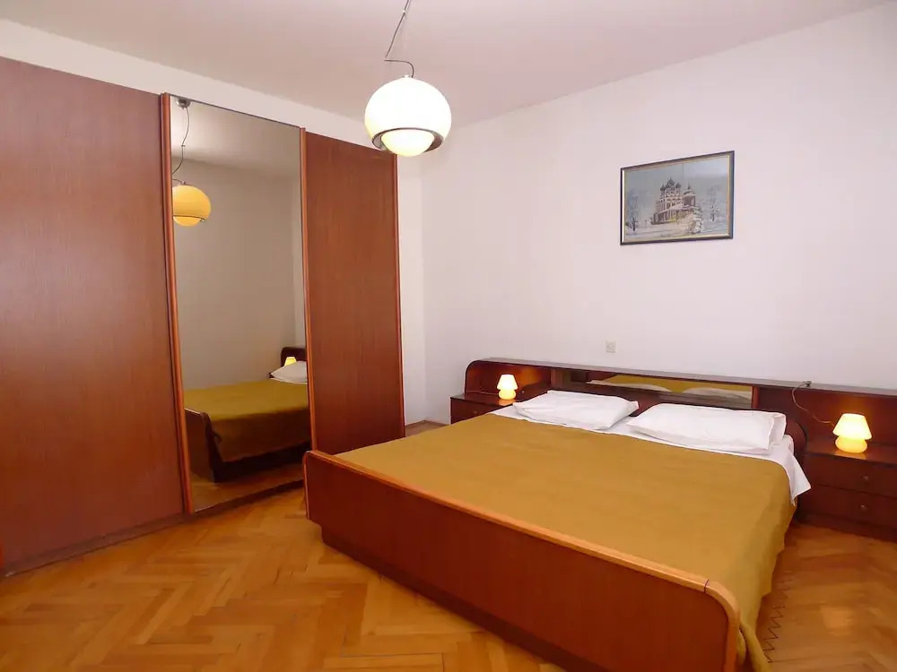 8 Person 3 Bed Apartment With Pool Near the Beach
