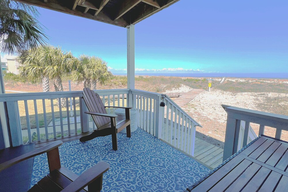 Beachfront Saint Helena Island Condo w/ Amenities!