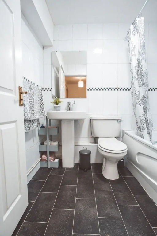 Short Stay Bristol - Oakfield Apartment