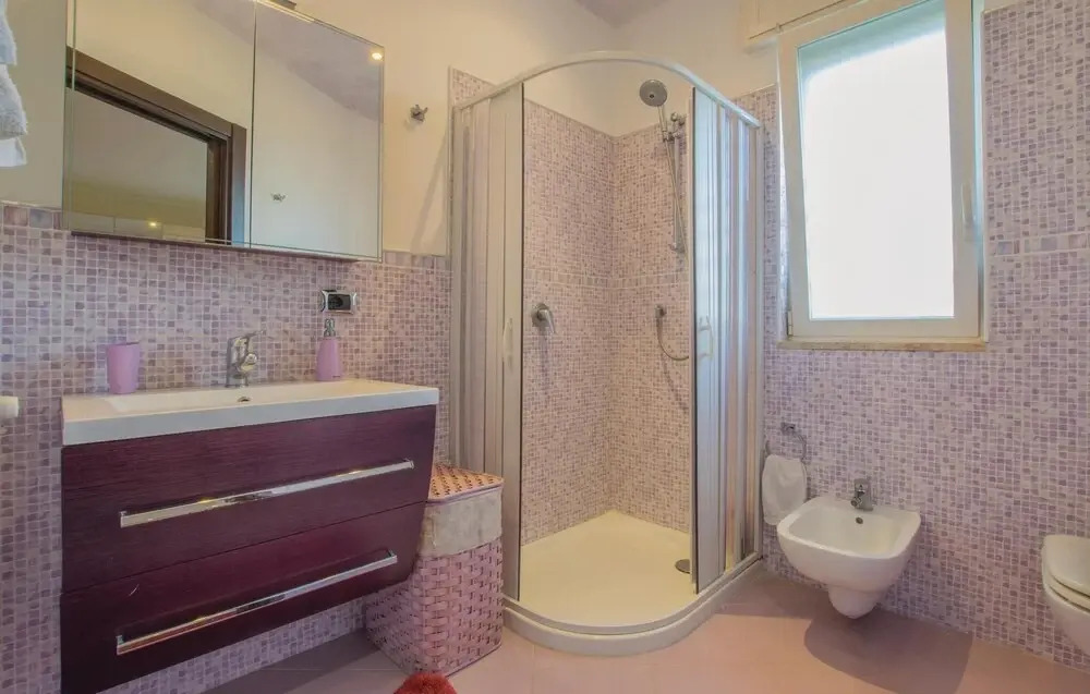 Beautiful Apartment in Bari With 3 Bedrooms and Wifi