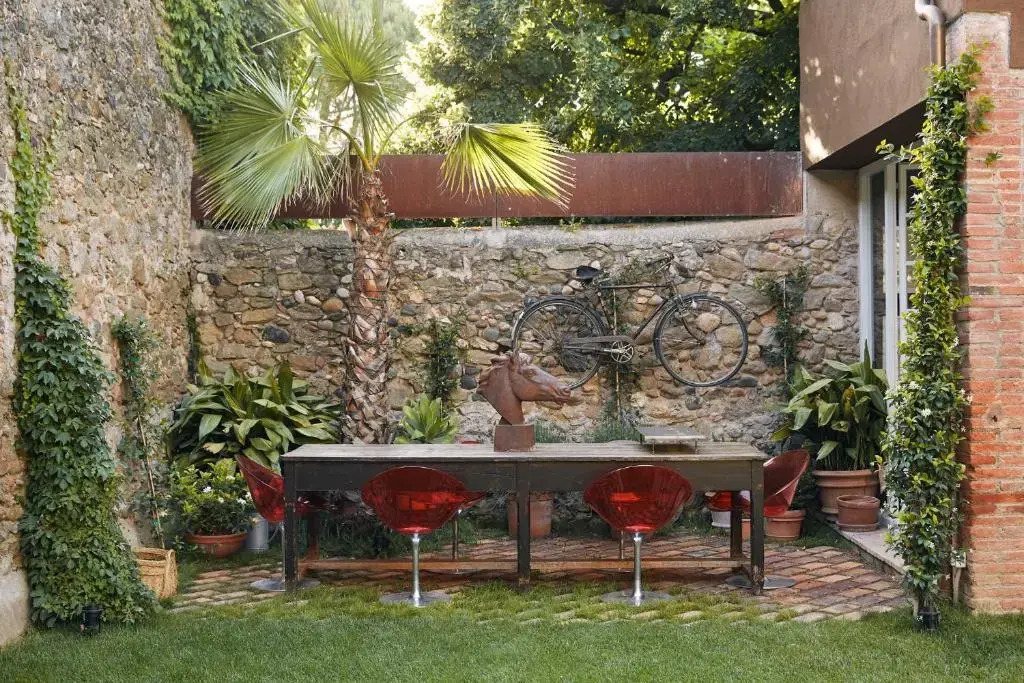 Llimona Suites
