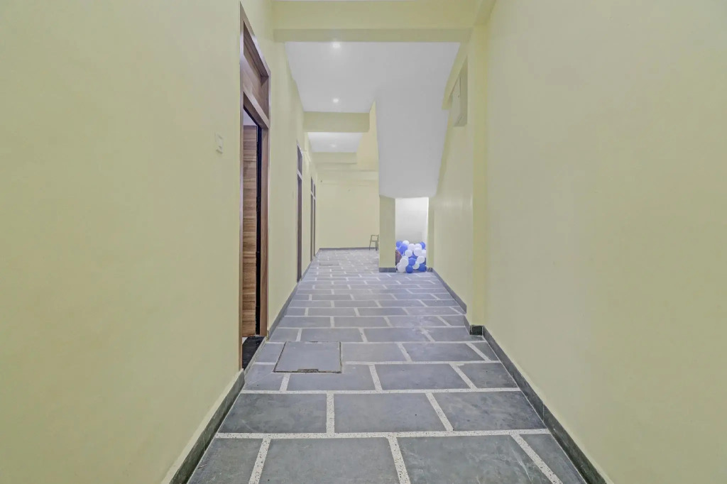 Collection O 82180 Pearl Inn Guest House