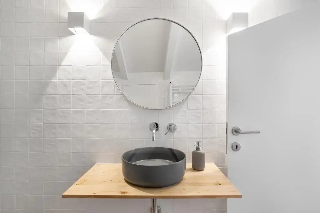 Spacious 6Bedroom House w/ Sunny Terrace in Lisbon