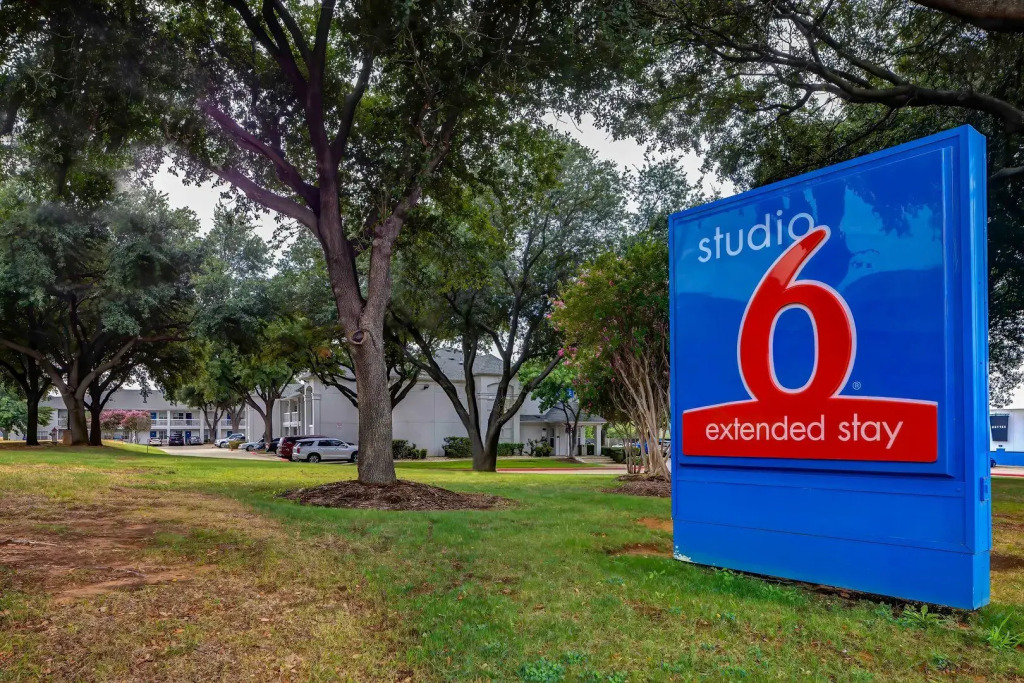 Studio 6-Arlington, TX - South - Dallas