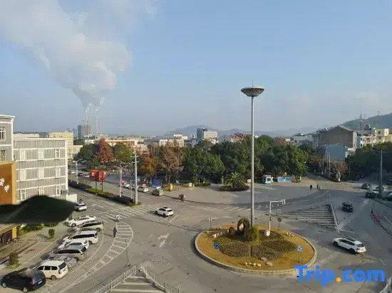 Xizhou Carnival Business Hotel