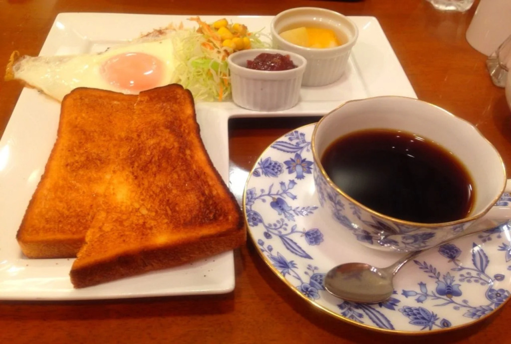 paradise - Caters to Men
