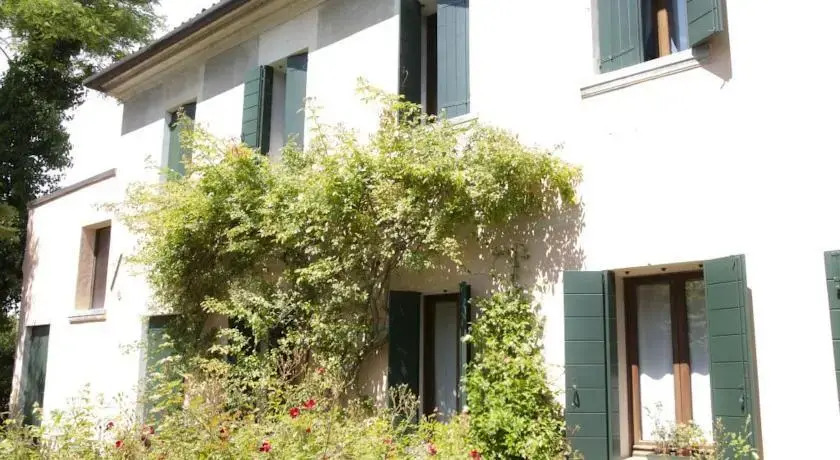 Roses Garden House