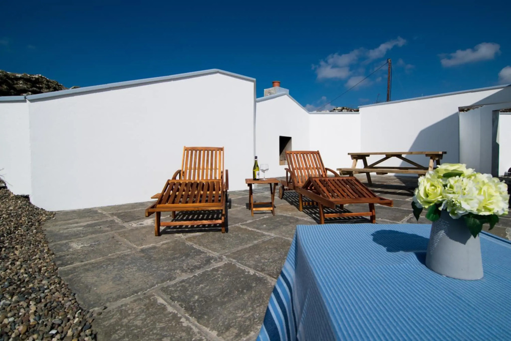 Spectacular ocean views & minutes to Cliffs- Clahane Shore Lodge