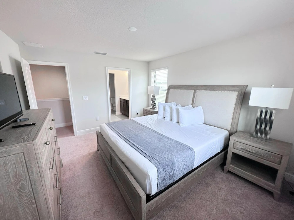 Balmoral Resort-211mcv 6 Bedroom Home by RedAwning