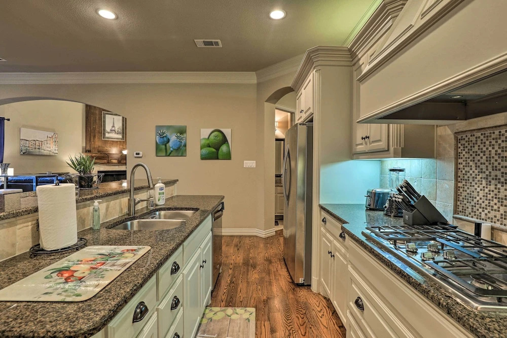 Chic Family-friendly Home in Irving w/ Yard!