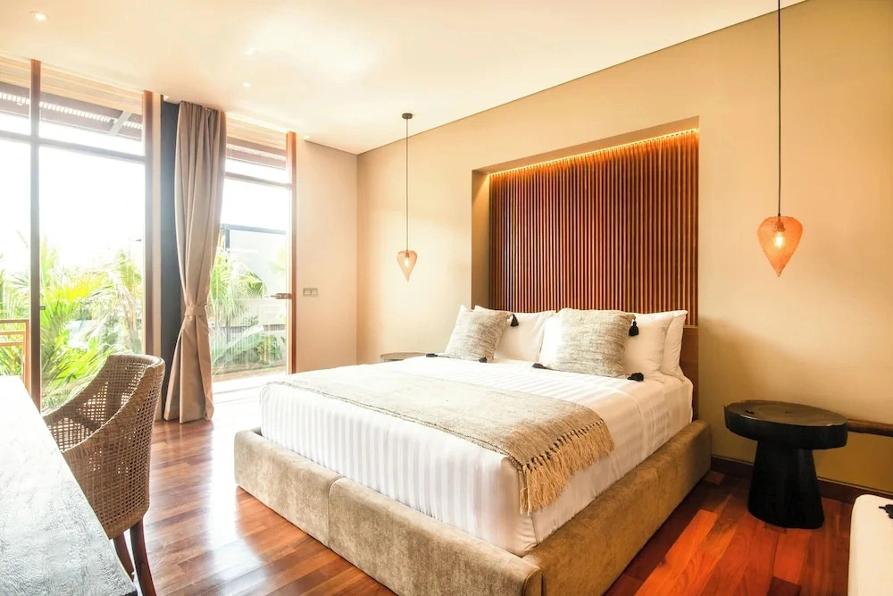 Luxury 6BR Canggu 400m to Finns Beach