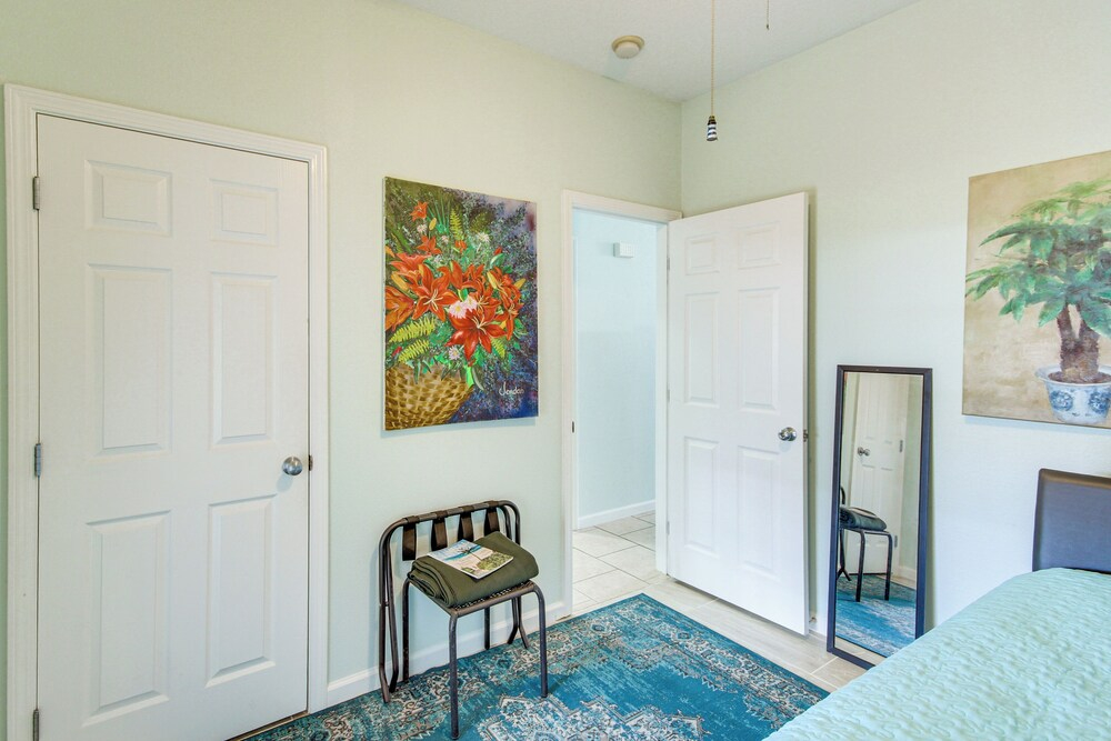 Stroll to Beach! 3BR Gulfport Escape, Pool Access