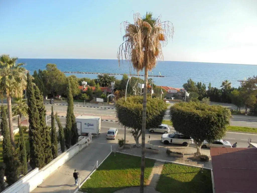 Seafront - 2 bedroom Modern