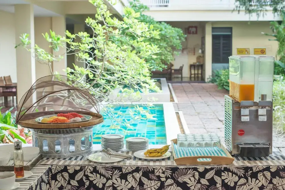 Feung Nakorn Balcony Rooms and Cafe