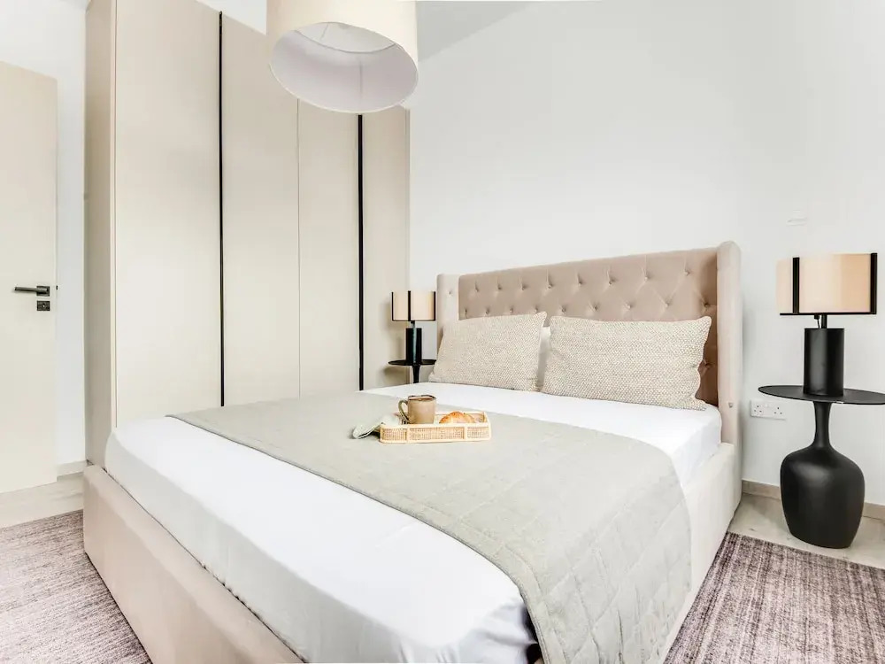 Sanders Premier - Lovely 2 bdr apt With Balcony