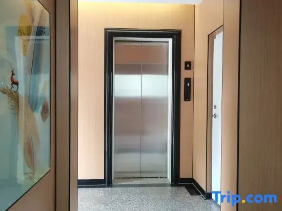 Ruihua Essence of Time Hotel (Wangjing CAFA)
