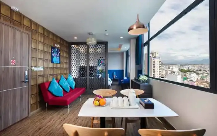 Aaron Hotel