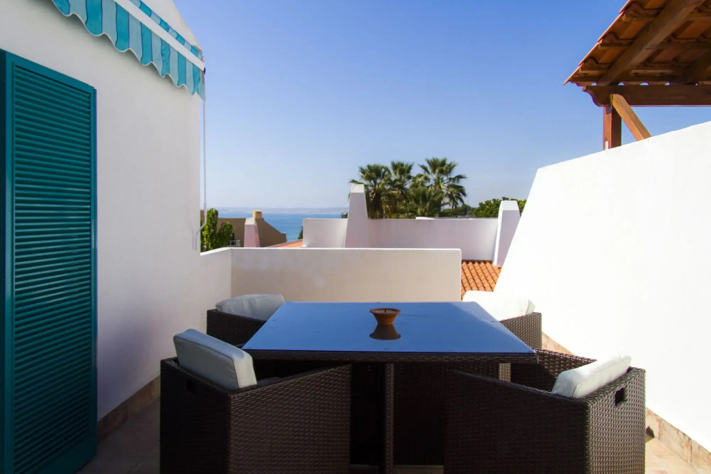 Liiiving in Algarve Alvor Blue Villa