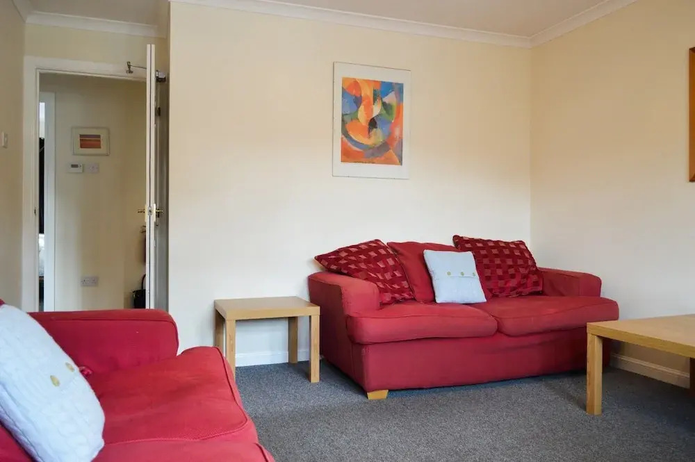 Attractive 3 Bedroom Flat in Central Haymarket