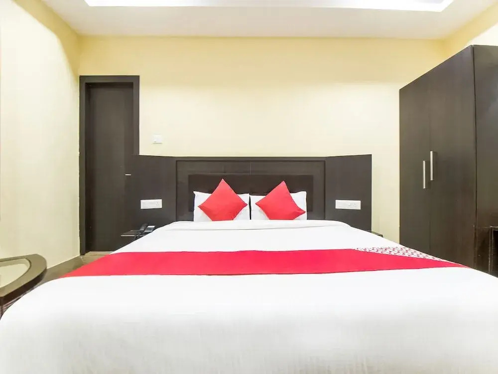 OYO 33503 Hotel Holiday international