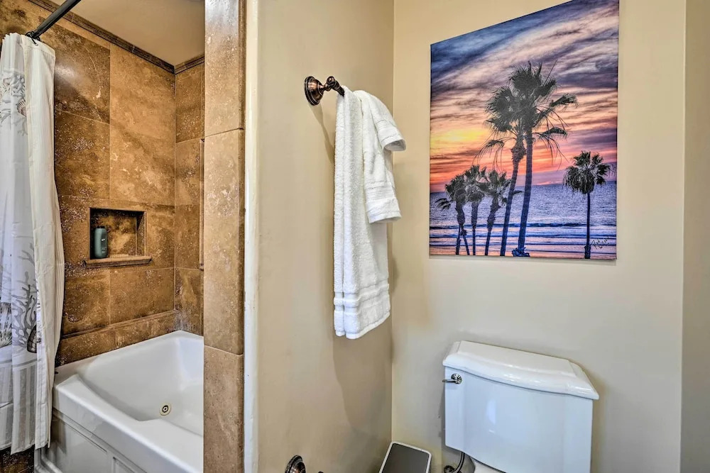 Vista Home w/ Pool ~ 11 Mi to Tamarack State Beach