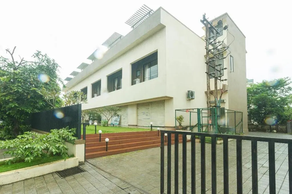 Center 1 Suites