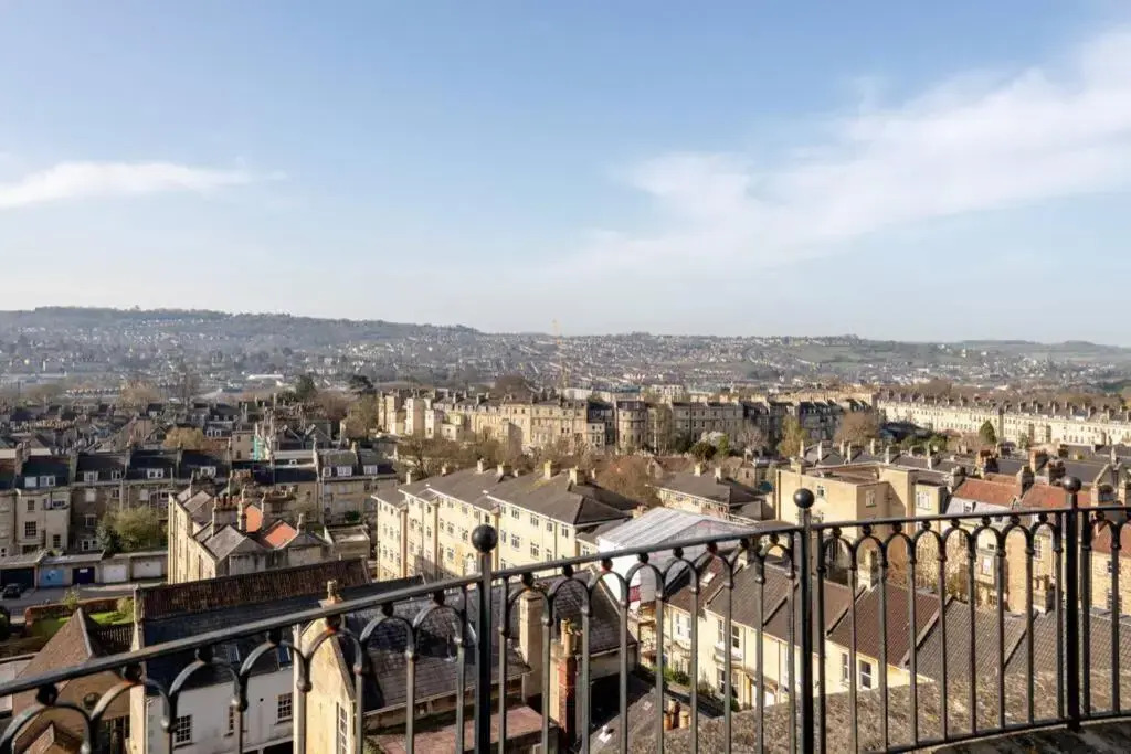 Rooftop Retreat - 2 Double Beds W/ Stunning Views (Adults Only)
