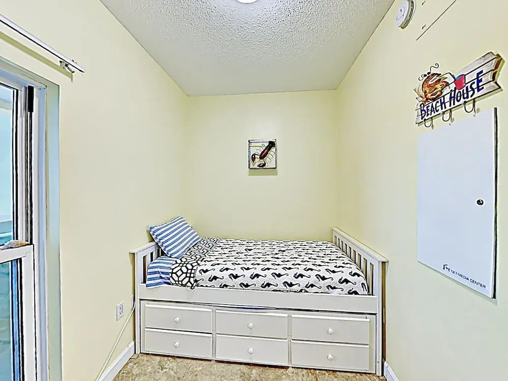 New Listing! Gulf-front Getaway W/ Pools & Hot Tub 2 Bedroom Condo