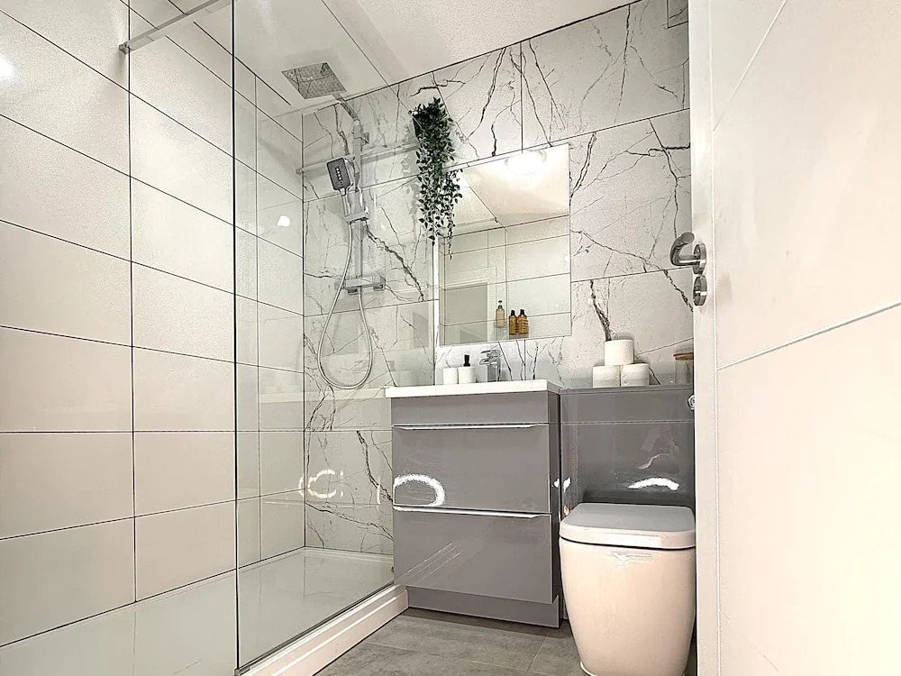 Birmingham City 2 Bedroom Apartment - Free Parking